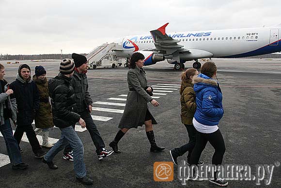 Глухие и слабослышащие дети побывали в аэропорту "Пулково". Фото: Фонтанка.ру