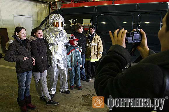 Глухие и слабослышащие дети побывали в аэропорту "Пулково". Фото: Фонтанка.ру Глухие и слабослышащие дети побывали в аэропорту "Пулково". Фото: Фонтанка.ру