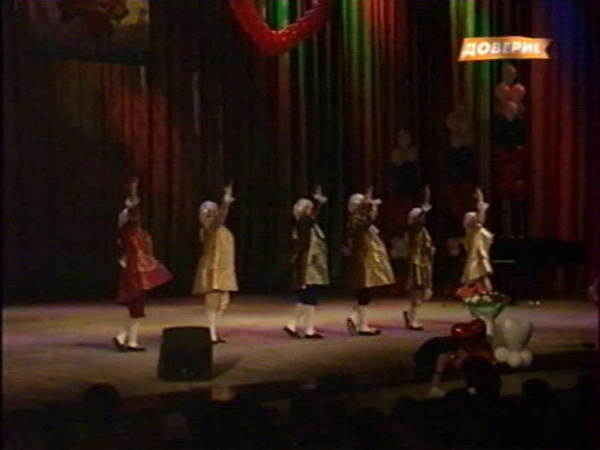 Глухие танцоры из школы №65 заняли 2 место на фестивале детского творчества «От сердца к сердцу». Кадр из телеканала «Доверие»