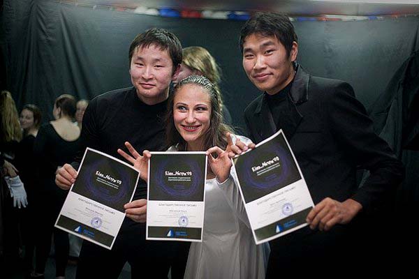 Слабослышащие и глухие актёры побеждают на всероссийских фестивалях Слабослышащие и глухие актёры побеждают на всероссийских фестивалях