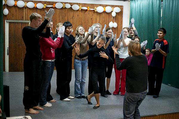 Слабослышащие и глухие актёры побеждают на всероссийских фестивалях Слабослышащие и глухие актёры побеждают на всероссийских фестивалях