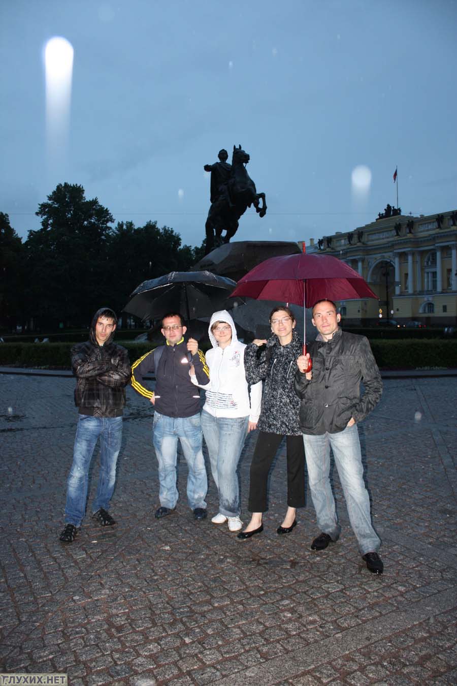 У памятника Петру Первому. У памятника Петру Первому.