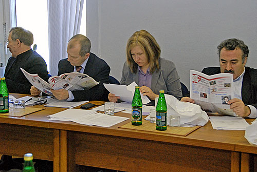 Председатели региональных отделений ВОГ оценили новый формат московской газеты «Мир глухих». Председатели региональных отделений ВОГ оценили новый формат московской газеты «Мир глухих».