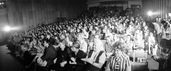 Зрительный зал «Театра мимики и жеста». 1975 год Зрительный зал «Театра мимики и жеста». 1975 год