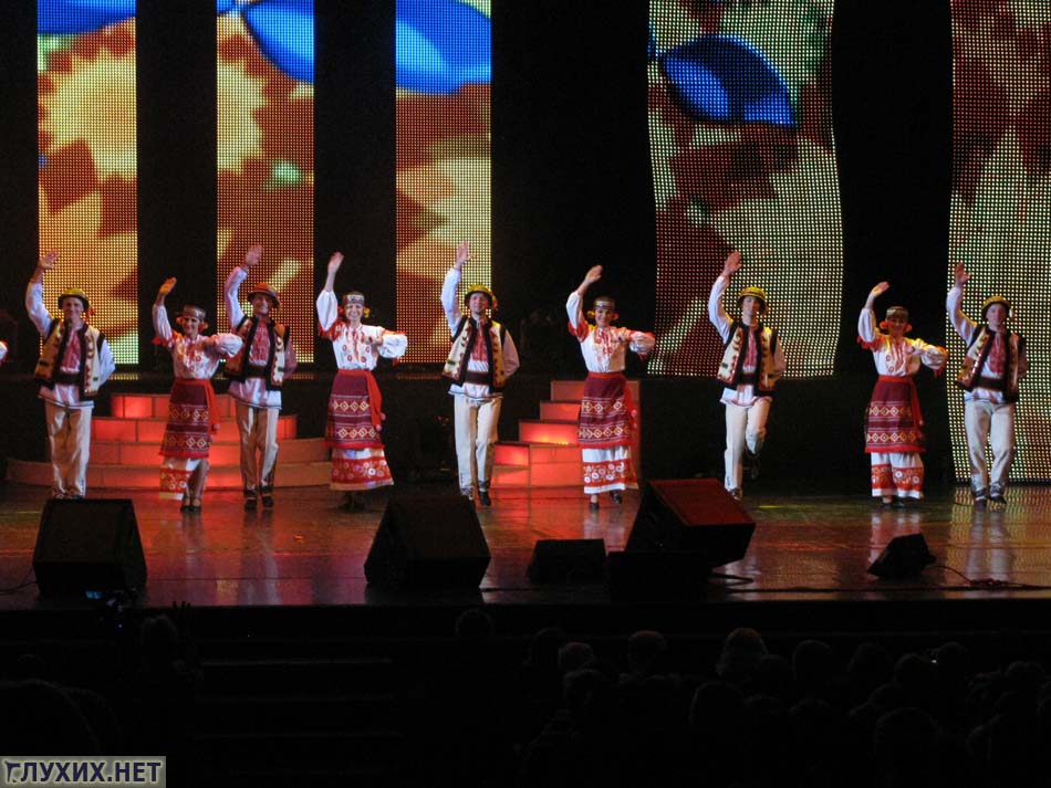 Танец «Буковинский» от украинского театра мимики и жеста «Радуга».