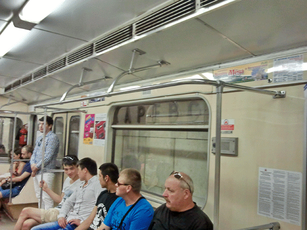 ГореВОГу - нет! Названия станций московского метро из окна вагона