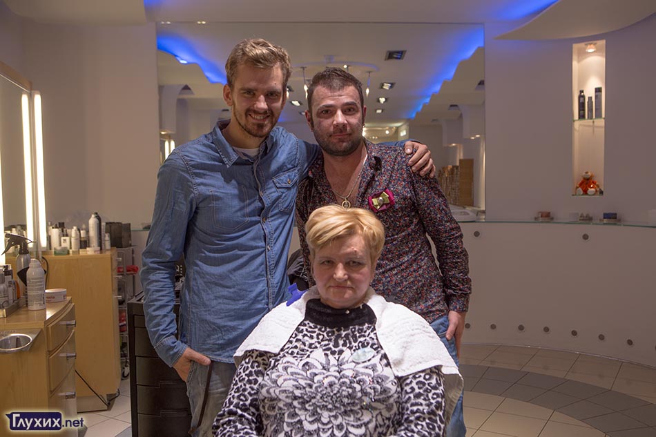 У парикмахера-стилиста Леона Патаридзе (справа) в салоне «Cosmotheca».