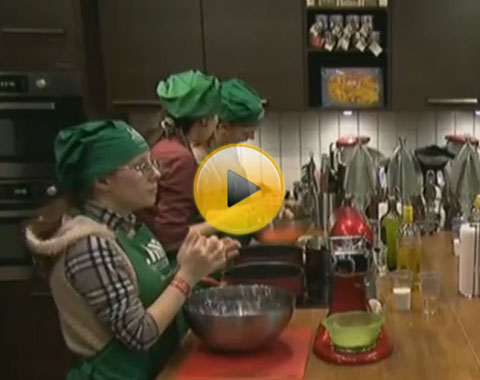 В кулинарной студии Юлии Высоцкой прошел мастер-класс для глухих и незрячих детей