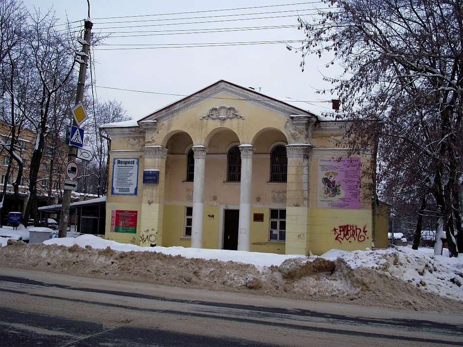 Так выглядел Дом культуры глухих в Смоленске до ремонта.