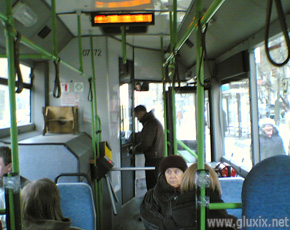 Табло с бегущей строкой в автобусе. Фото "Глухих.нет"