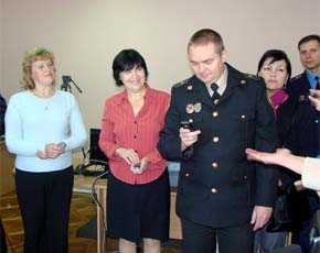 Глухие житомирцы могут вызвать экстренную службу sms-кой Глухие житомирцы могут вызвать экстренную службу sms-кой