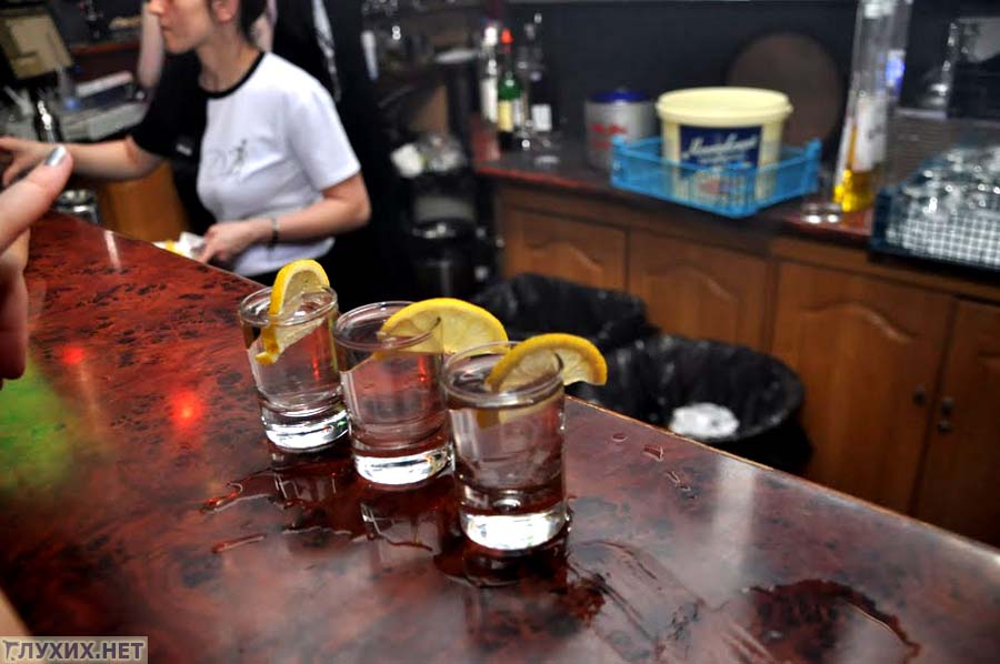 Какая же дискотека без выпивки! Фото "Глухих.нет" Какая же дискотека без выпивки! Фото "Глухих.нет"
