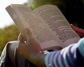За чтением книги можно оглохнуть За чтением книги можно оглохнуть