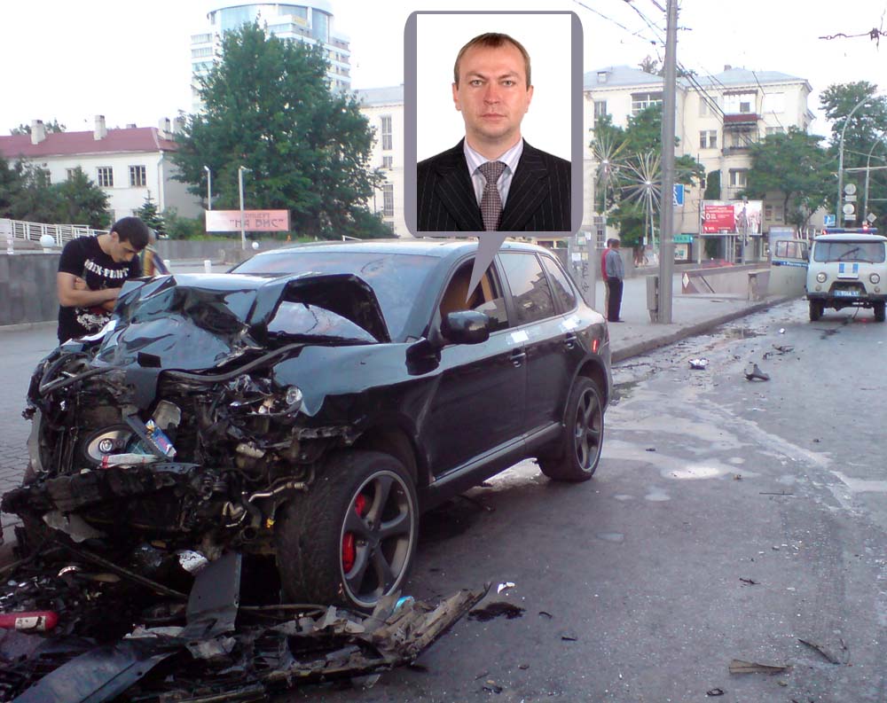 Пьяный депутат устроил страшное ДТП. На фото: Porsche Cayenne и его владелец депутат гордумы Дмитрий Островенко. Пьяный депутат устроил страшное ДТП. На фото: Porsche Cayenne и его владелец депутат гордумы Дмитрий Островенко.