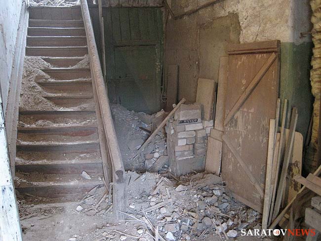 В общежитии для глухих рухнул чердак! (ФОТО) В общежитии для глухих рухнул чердак! (ФОТО)