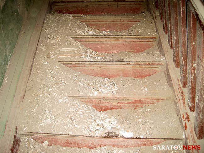 В общежитии для глухих рухнул чердак! (ФОТО) В общежитии для глухих рухнул чердак! (ФОТО)