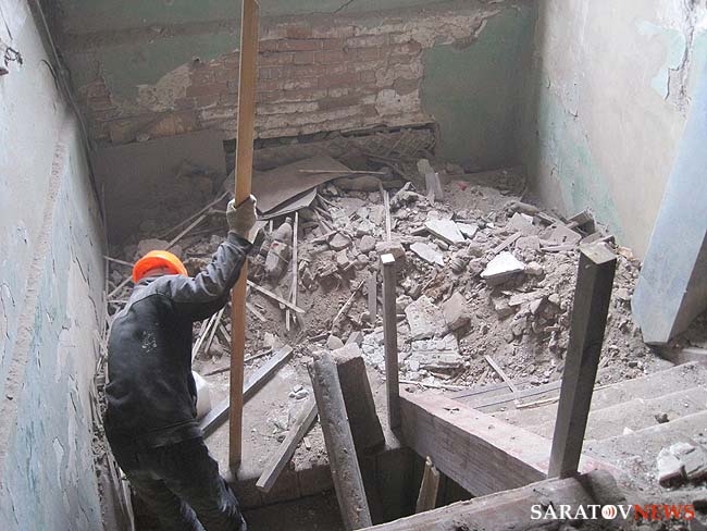 В общежитии для глухих рухнул чердак! (ФОТО) В общежитии для глухих рухнул чердак! (ФОТО)