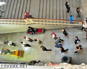 Глухим москвичам устроили экскурсию в Санкт-Петербург Глухим москвичам устроили экскурсию в Санкт-Петербург