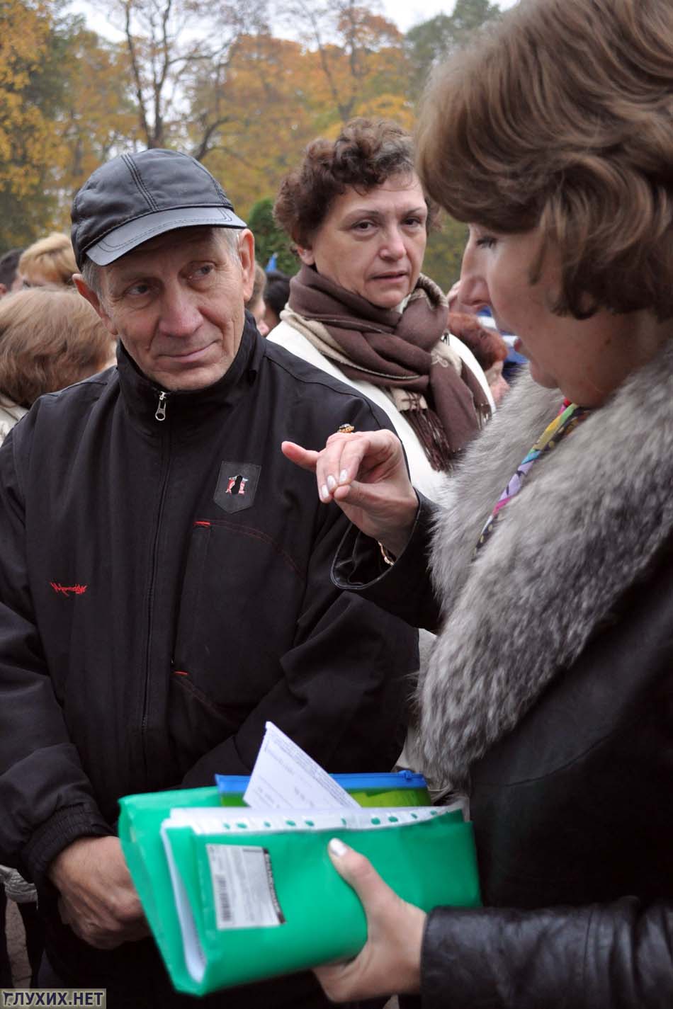 Руководитель группы знает некоторые жесты. Например, «Быстро!» Руководитель группы знает некоторые жесты. Например, «Быстро!»