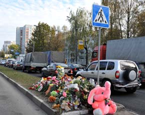 Мать, погибшей в ДТП девочки стала глухой на одно ухо Мать, погибшей в ДТП девочки стала глухой на одно ухо