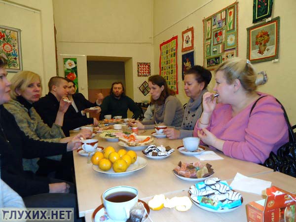 Выставка глухих художников в саратовском Доме учёных Выставка глухих художников в саратовском Доме учёных