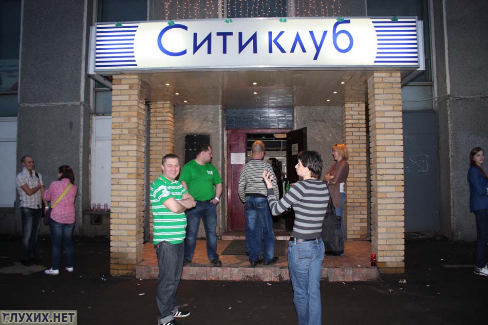 Проветривались на свежем воздухе. Потихоньку и незаметно наступал вечер, дискотека подходила к концу. Проветривались на свежем воздухе. Потихоньку и незаметно наступал вечер, дискотека подходила к концу.