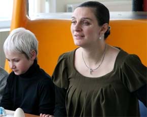 Елена Ваенга опекает студию жестового пения «Поющие руки» Елена Ваенга опекает студию жестового пения «Поющие руки»
