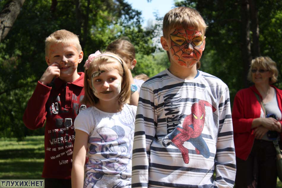 Затем настал черед веселых стартов для школьников (6-13 лет). 