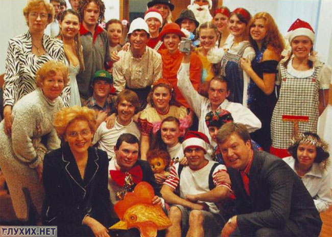 Звёзды "Первого канала" в школе №1406 "Центр на Павелецкой" (2004г.) Звёзды "Первого канала" в школе №1406 "Центр на Павелецкой" (2004г.)