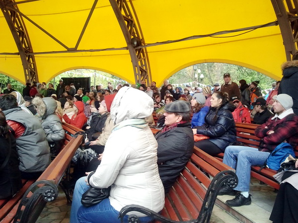 Посетители "Центральной", где проходило мероприятие, организованное МГО ВОГ.