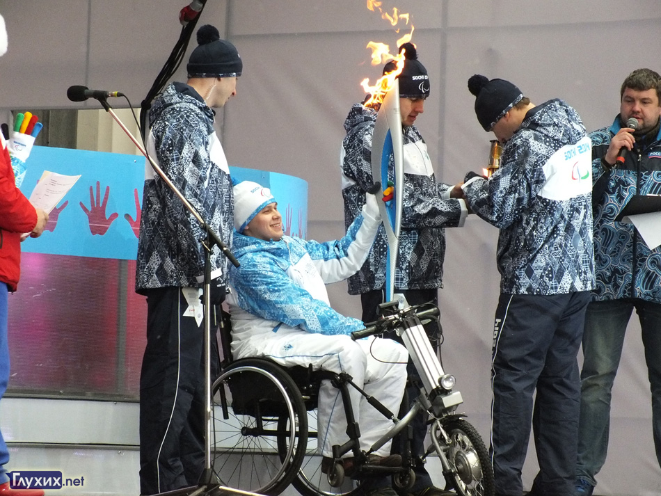 Самый первый паралимпийский факелоносец в Москве Самый первый паралимпийский факелоносец в Москве