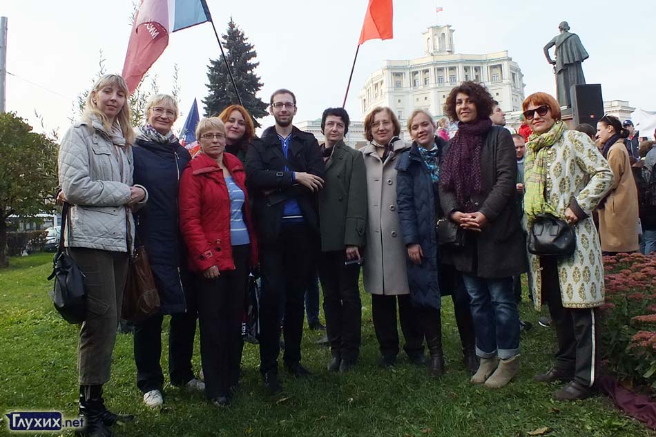 Глухие педагоги, принявшие участие в митинге.