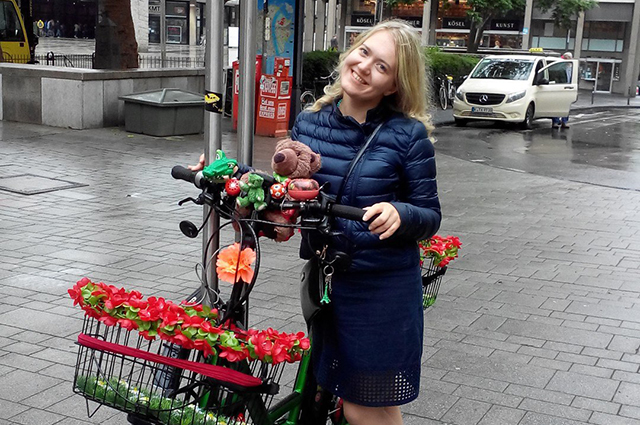 Александра Лемесова является автором собственных методик преподавания английского языка слабослышащим. Фото из личного архива. Александра Лемесова является автором собственных методик преподавания английского языка слабослышащим. Фото из личного архива.