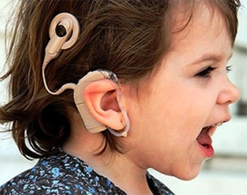 Глухих детей с тяжелыми нарушениями слуха и речи научат разговаривать