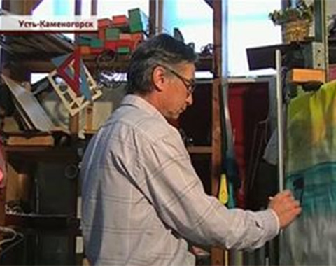 Глухой художник, рисующий музыку, нуждается в помощи Глухой художник, рисующий музыку, нуждается в помощи