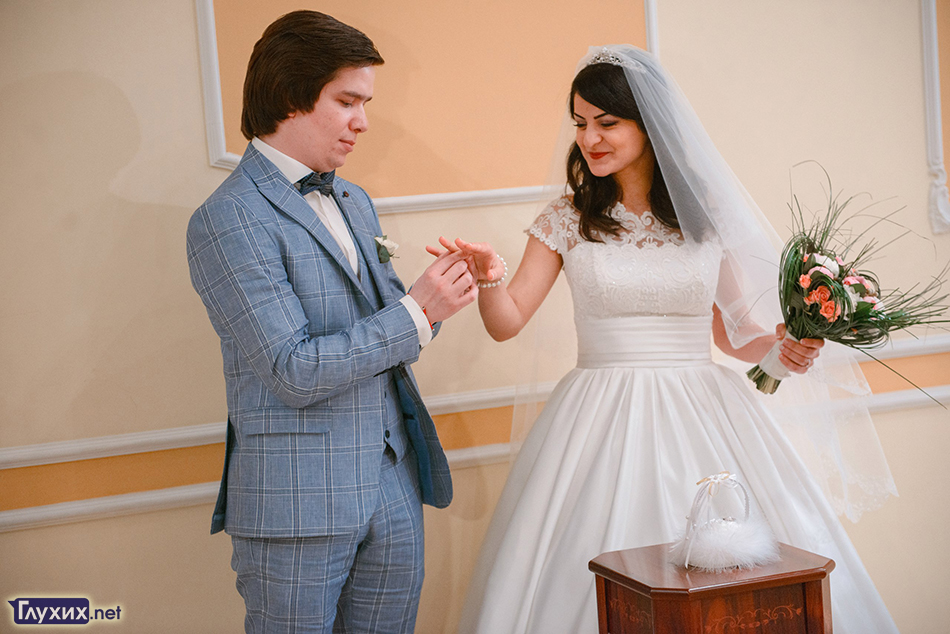 Избранником Ани стал молодой режиссёр Александр Фомичёв. Избранником Ани стал молодой режиссёр Александр Фомичёв.