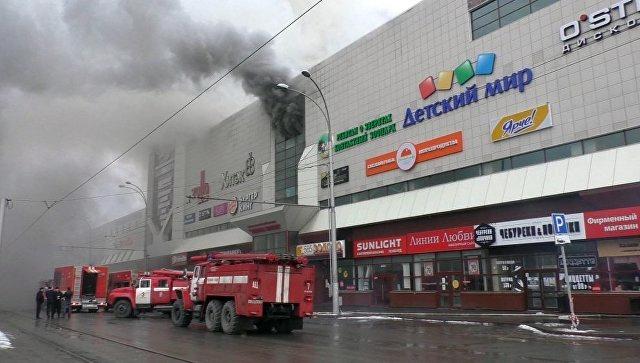 Пожар в ТЦ в Кемерово. Фото с сайта 360tv.ru Пожар в ТЦ в Кемерово. Фото с сайта 360tv.ru