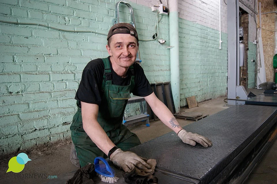 Владимир Серков, не слышит с рождения. Фото: hornews.com