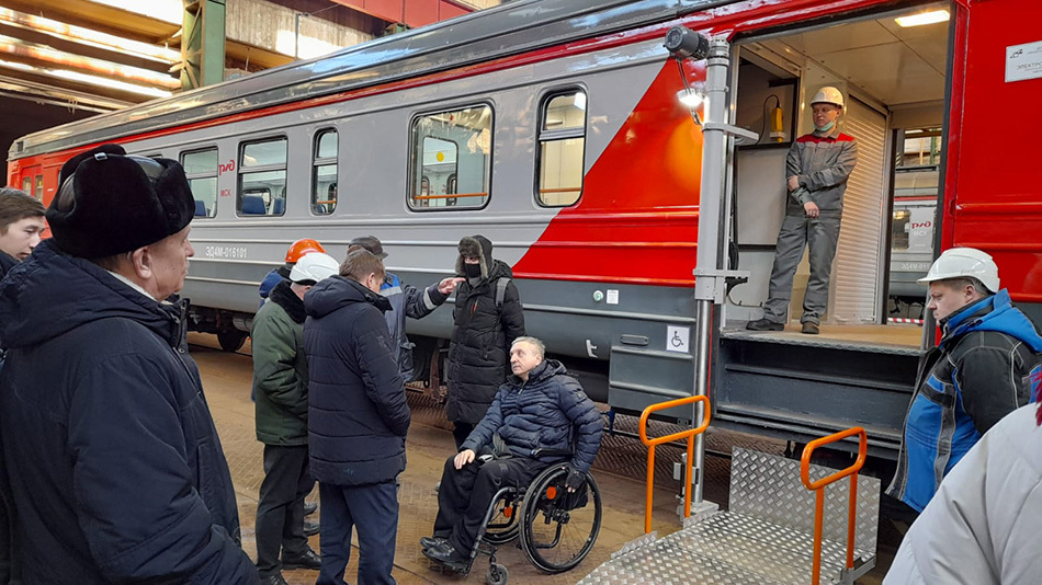 Старые электрички обзаводятся табло с остановками