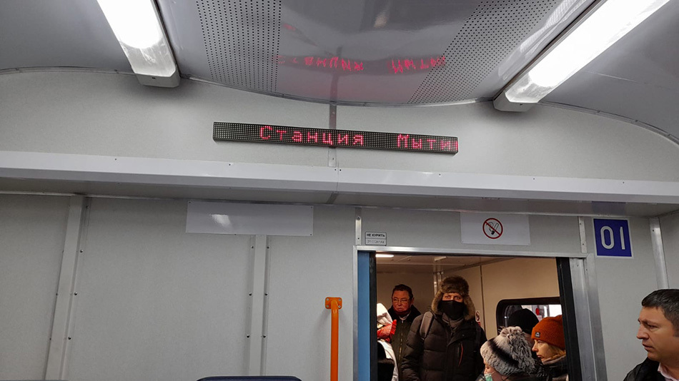 Старые электрички обзаводятся табло с остановками