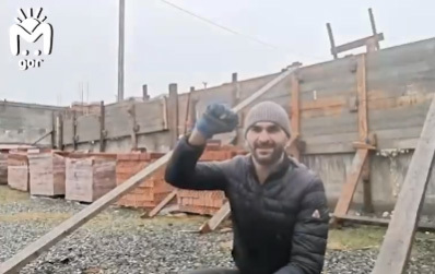 Глухой мастер из Ингушетии делится тонкостями ремонта на языке жестов