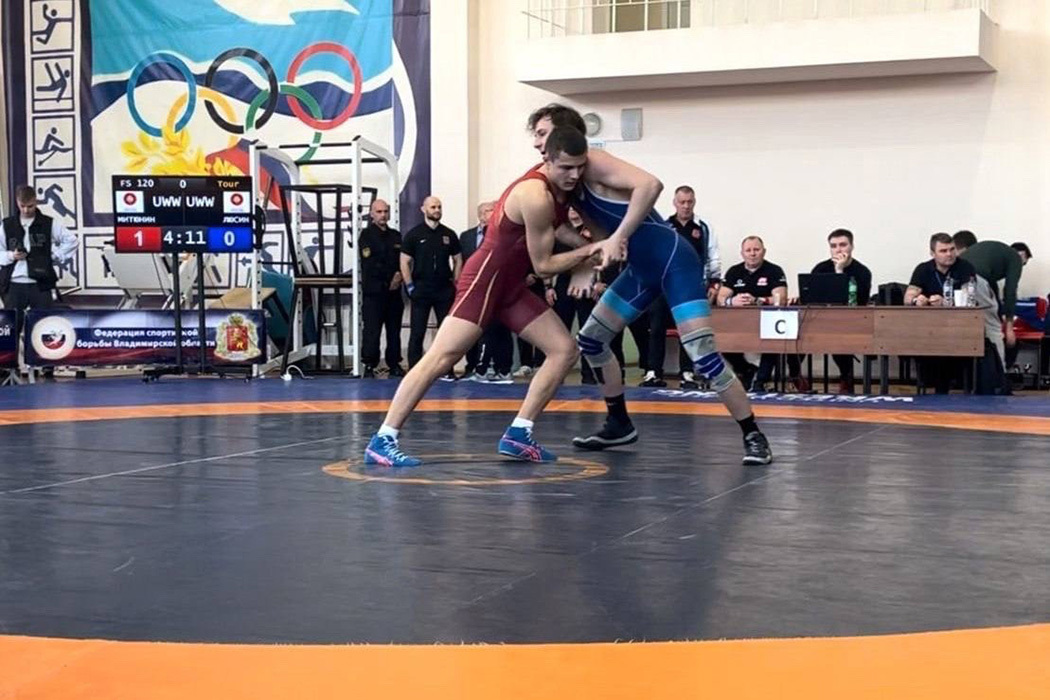 В Тамбове проходит чемпионат по греко-римской борьбе среди глухих спортсменов